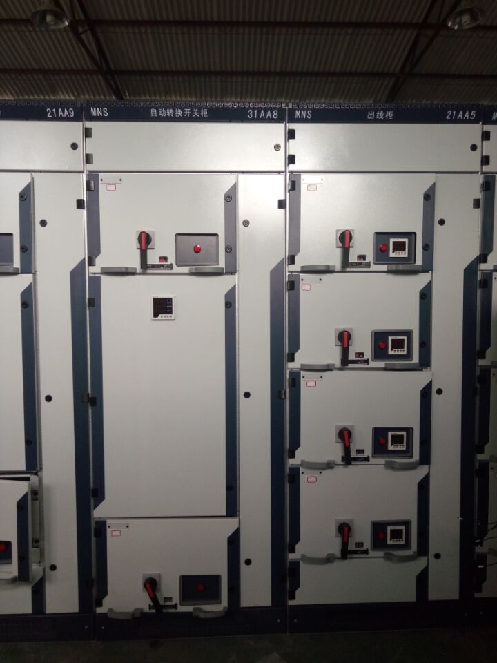 低壓開關柜與配電柜的核心差異與應用解析